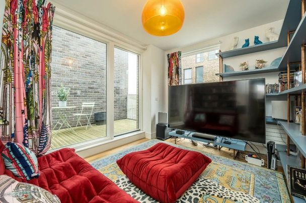 Boaters Avenue, TW8, London - Photo 1