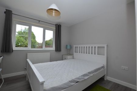 6 bedroom semi-detached house to rent - Photo 3