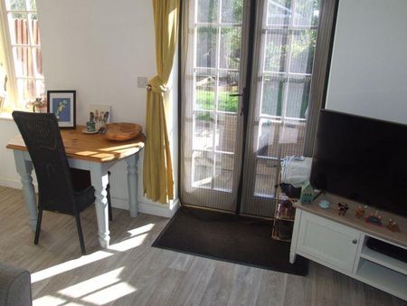 2 bedroom semi-detached house to rent - Photo 2