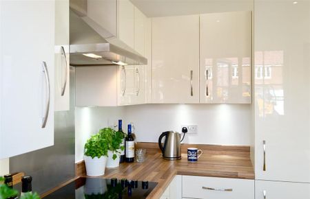 2 bedroom semi-detached house to rent - Photo 3