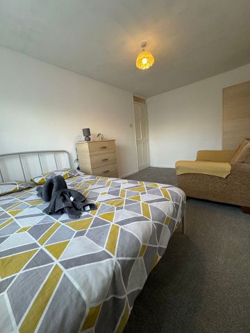 Room in a Shared House, Hoskins Close, E16 - Photo 5