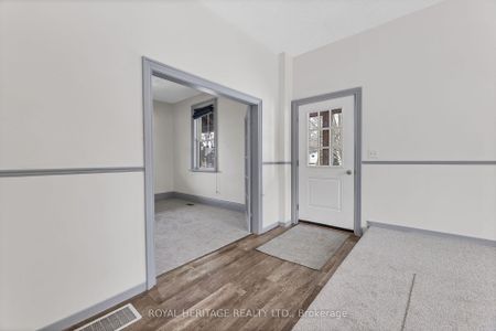 Detached Home For Lease | E8068492 - Photo 4