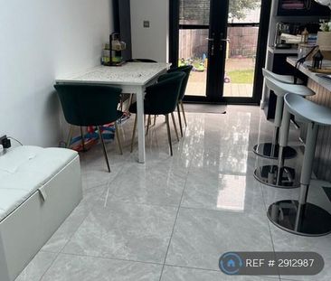 3 bedroom terraced house to rent - Photo 3
