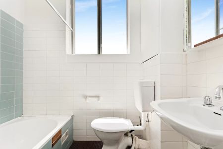 SPACIOUS SUNNY STUDIO IN GREAT LOCATION - Photo 5