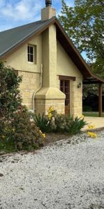 Charming Cottage in Springlands - Photo 3