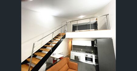 La Luna Apartment - Charming Split Level Apartment Central to all Amenities - Photo 2