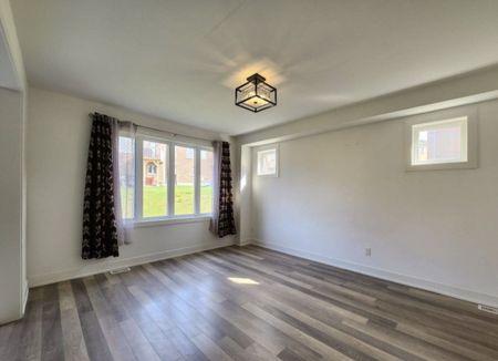 For Lease - 9 Acacia Court, East Gwillimbury, Ontario - Photo 3