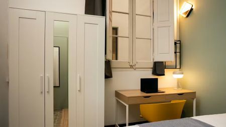 Carrer del Comte d'Urgell, Barcelona, Catalonia 08011 - Photo 3