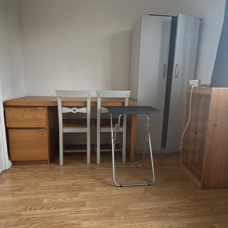 Stylish Double Room in London Flatshare – Rowsley Avenue London - Photo 1