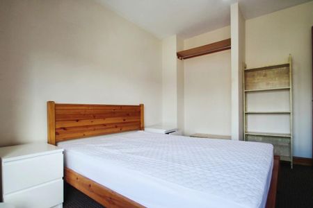 5 bedroom semi-detached house to rent - Photo 2