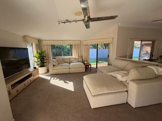 Robina - Photo 1