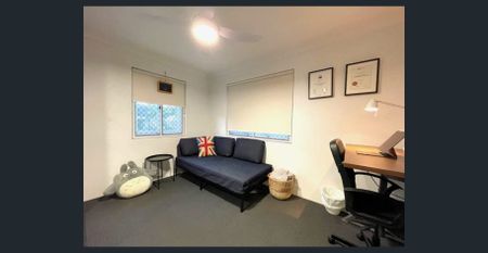 FULLY FURNISHED + WALK TO QUT OR THE CITY!! - Photo 5