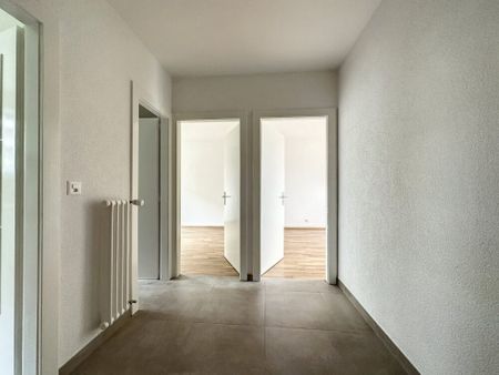 Bel appartement rénové de 2 pièces au 5ème étage - Photo 4