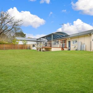 Spacious, Stylish Home in Convenient Glenorie Location - Partly Furnished - Photo 3