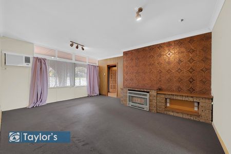 A STYLISH AND SPACIOUS ENTERTAINERS DREAM WITH CHARACTER AND COMFORT - Photo 3