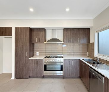 🏡 Brand New 4-Bedroom House in Eynesbury - Photo 5