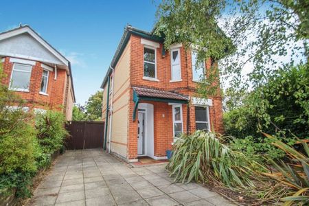 Student House In Winton - Photo 2