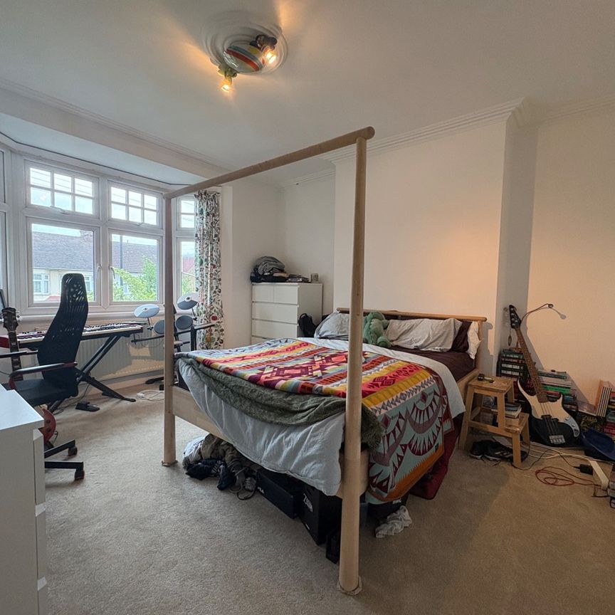 4 Bed Terraced House, Hamilton Crescent, N13 - Photo 1