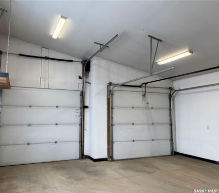 Evergreen - 3 Bedrooms/2 Bathrooms - Upper Unit - 587 Kloppenburg Cres - Photo 3