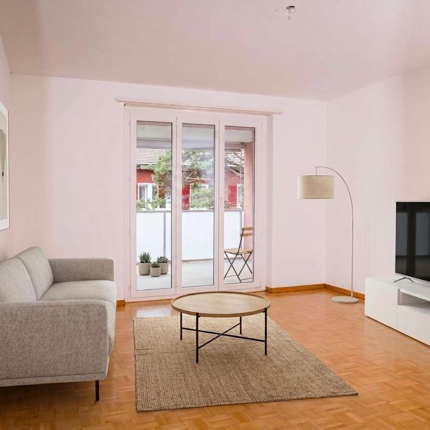 Einziehen und Wohlfühlen: Wohnung mit grossem Balkon - Photo 1