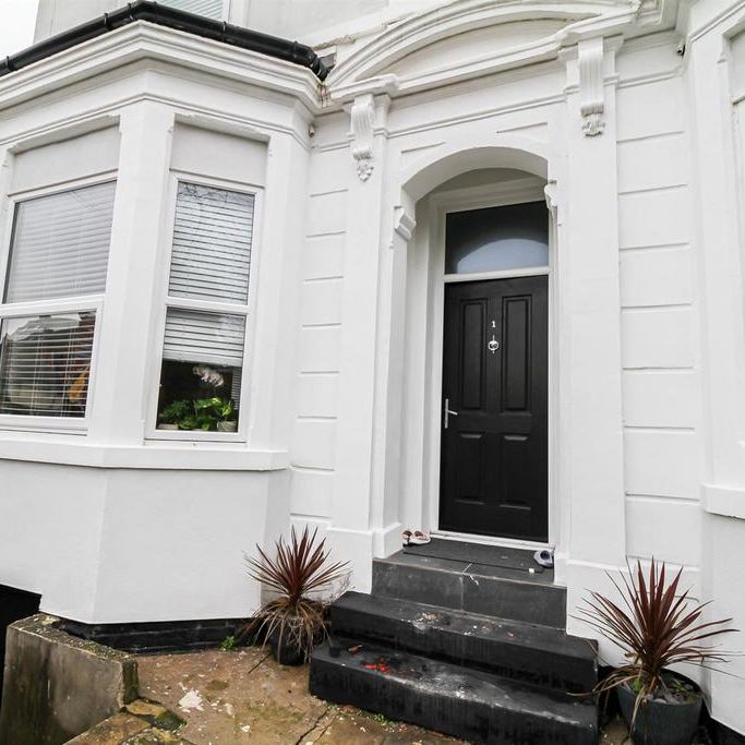 2 bedroom property to rent - Photo 1