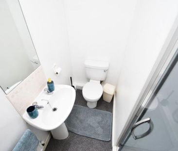 5 bedroom flat to rent - Photo 2