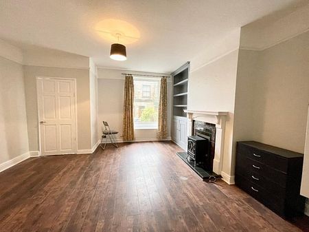 Longwood Gate, Huddersfield £650 pcm ⓘ The monthly or weekly payment required by the landlord. Read our glossary page , 2 bedrooms, house - terraced, to let * Tenant info - Photo 2