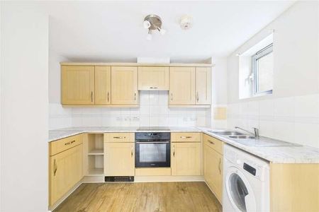 Kelvin Gate, Bracknell, Berkshire, RG12 - Photo 2