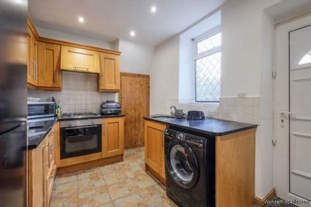 2 bedroom property to rent in Huddersfield - Photo 5