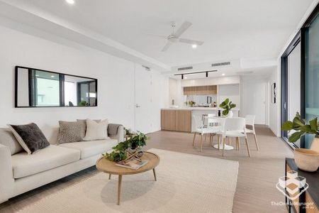 MILTON - HIGH FLOOR 2 BEDROOM 2 BATH ROOM APARTMENT WITH 1 CARPARK - Photo 4