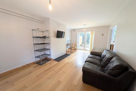 4 bedroom semi-detached house to rent - Photo 5