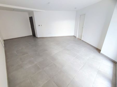 Résidence Carré des Sacres, appartement de type 2 de 56.90 m2 avec balcon de 11.40 m2 et garage. - Photo 3