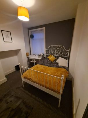 Room in a Shared House, Liverpool Street, M6 - Photo 1