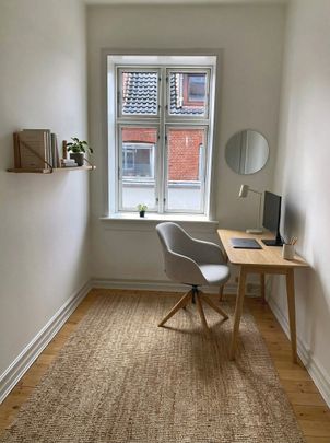 Skøn 4-værelses lejlighed ved gågaden - Photo 1