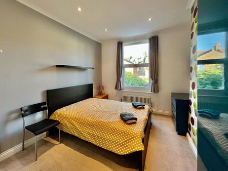 4 bedroom terraced house to rent - Photo 5
