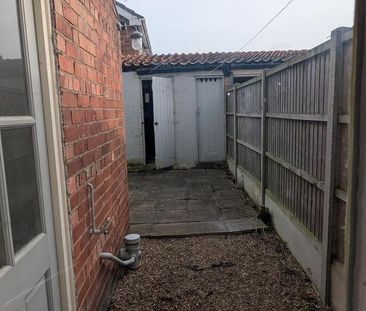 2 bedroom terraced house to rent - Photo 6