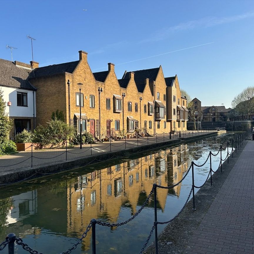 2 Bed Flat, London, E1W - Photo 1