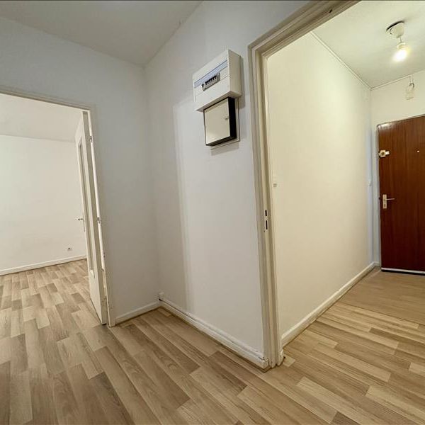 3 pièces - 65,2 m² - 1er étage - Colocation non autorisée - Photo 1