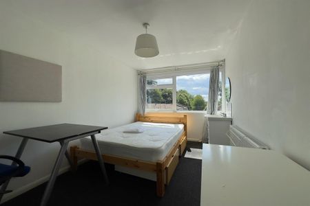 5 bedroom detached house to rent - Photo 5