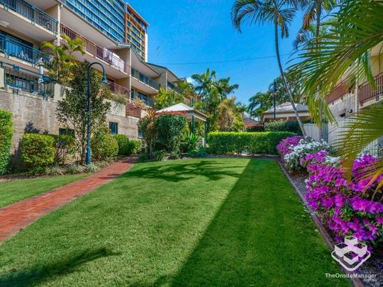 Large and Comfortable 1BR in City Fringe Oasis - Photo 1