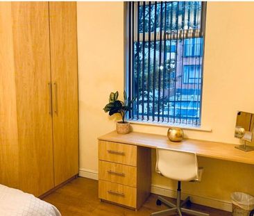 4 bedroom terraced house to rent - Photo 2