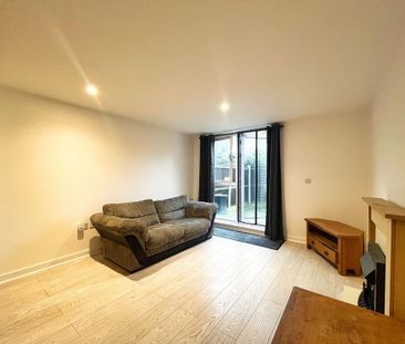 2 bedroom ground floor flat to rent - Photo 2