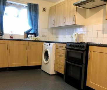 3 Bed Terraced House, Birch Close, E16 - Photo 1