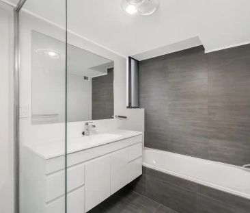 “Brisbane Water Views & Updated Apartment” - Photo 3