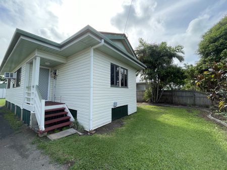 3 bedroom home with 2 bay shed - Photo 5