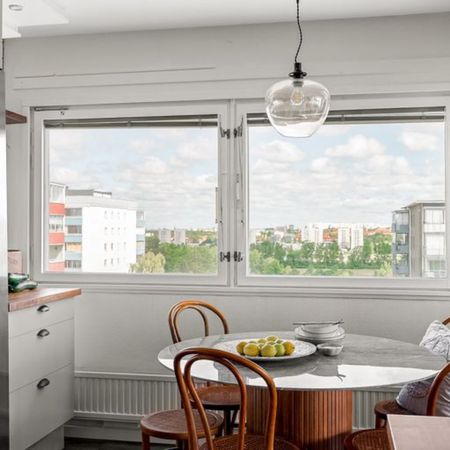 Ljus hörntrea högst upp i huset - Photo 3