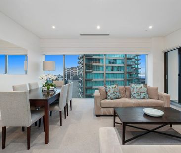 "St James - Prestige and Location" Fully Furnished - Photo 3