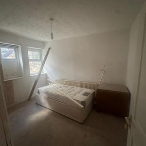3 bedroom flat to rent - Photo 2