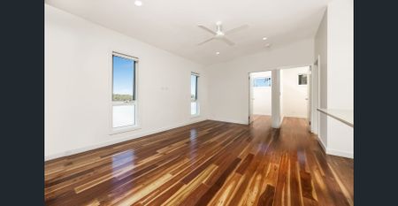 Spacious, north-facing open plan living area with high ceilings - Photo 5