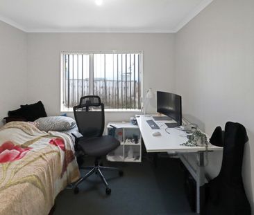 Tidy Four- Bedroom Home. - Photo 1
